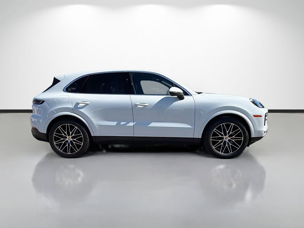 Used 2025 Porsche Cayenne AWD/4WD image 2