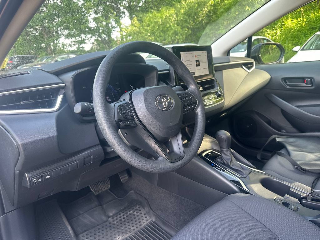 Used 2026 Toyota Corolla LE FWD image 11