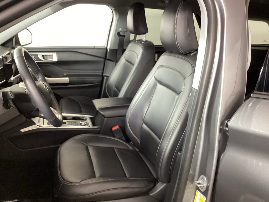 Used 2023 Ford Explorer XLT w/ Equipment Group 202A AWD/4WD image 17