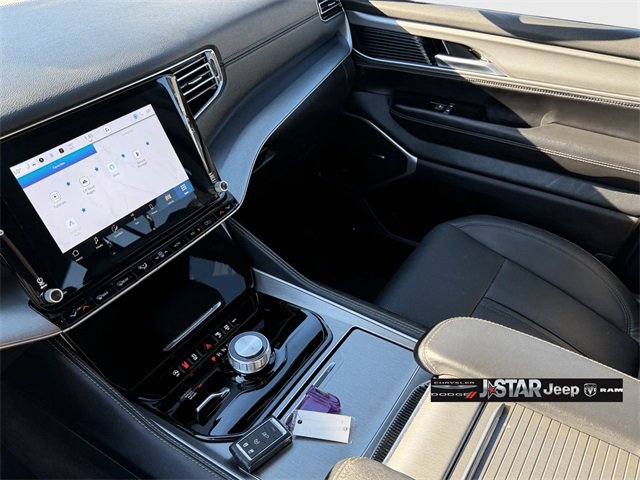 Used 2025 Jeep Wagoneer Series II w/ Premium Group I image 12