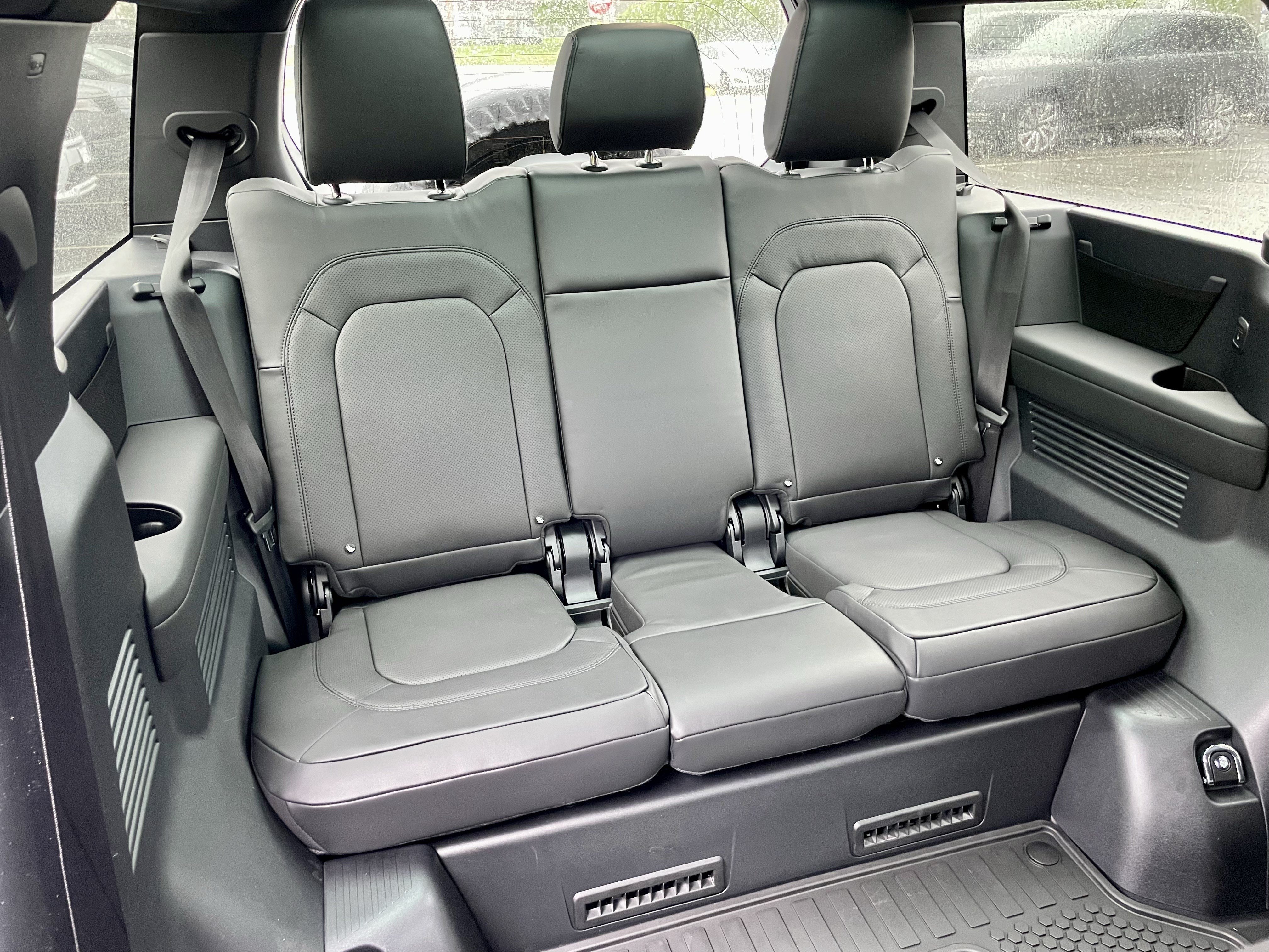 New 2026 Land Rover Defender 130 X-Dynamic SE AWD/4WD image 34
