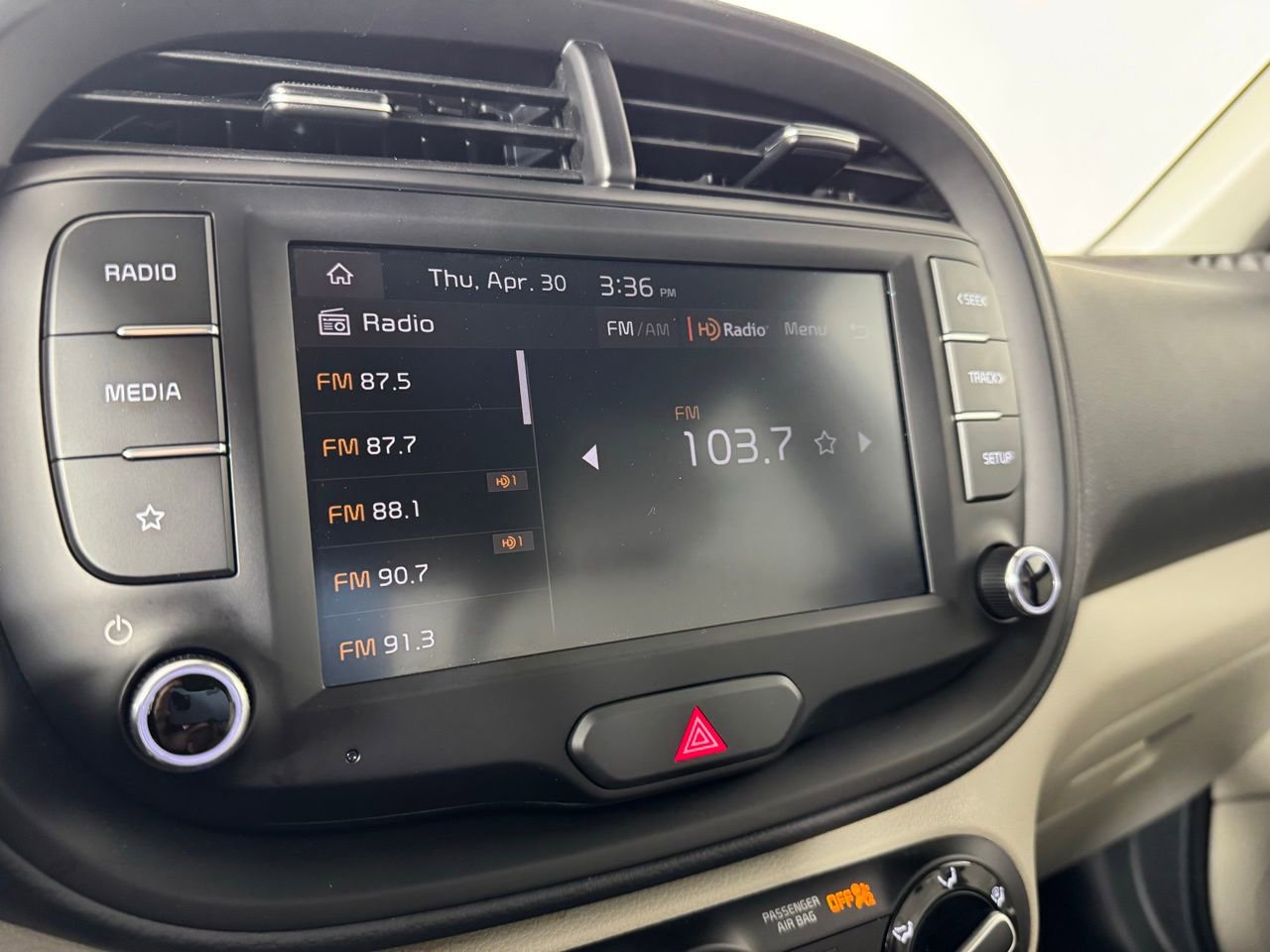 Used 2025 Kia Soul LX w/ LX Technology Package FWD image 17