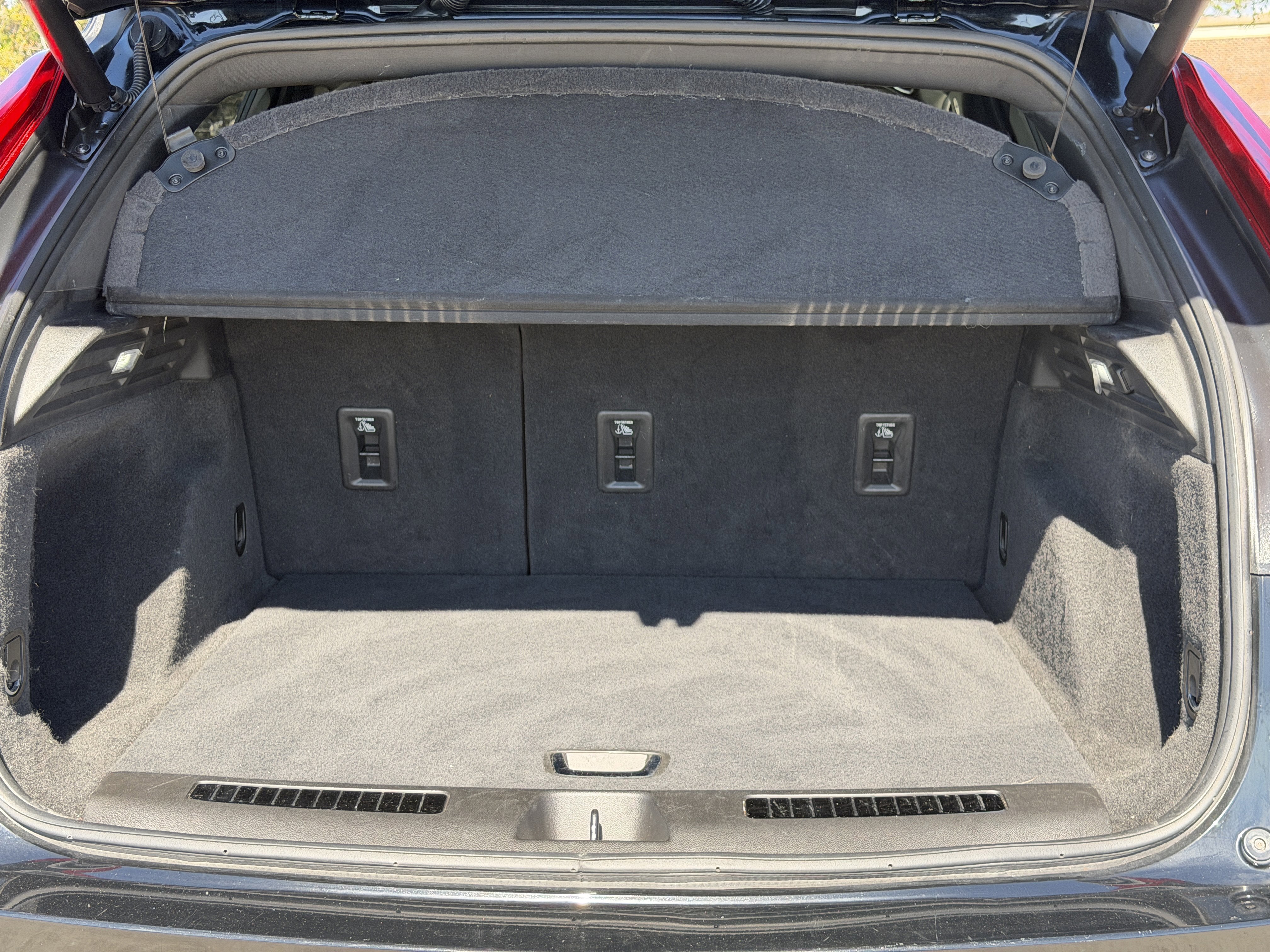 Certified 2022 Cadillac XT4 Premium Luxury w/ Enhanced Visibility Package AWD/4WD image 10