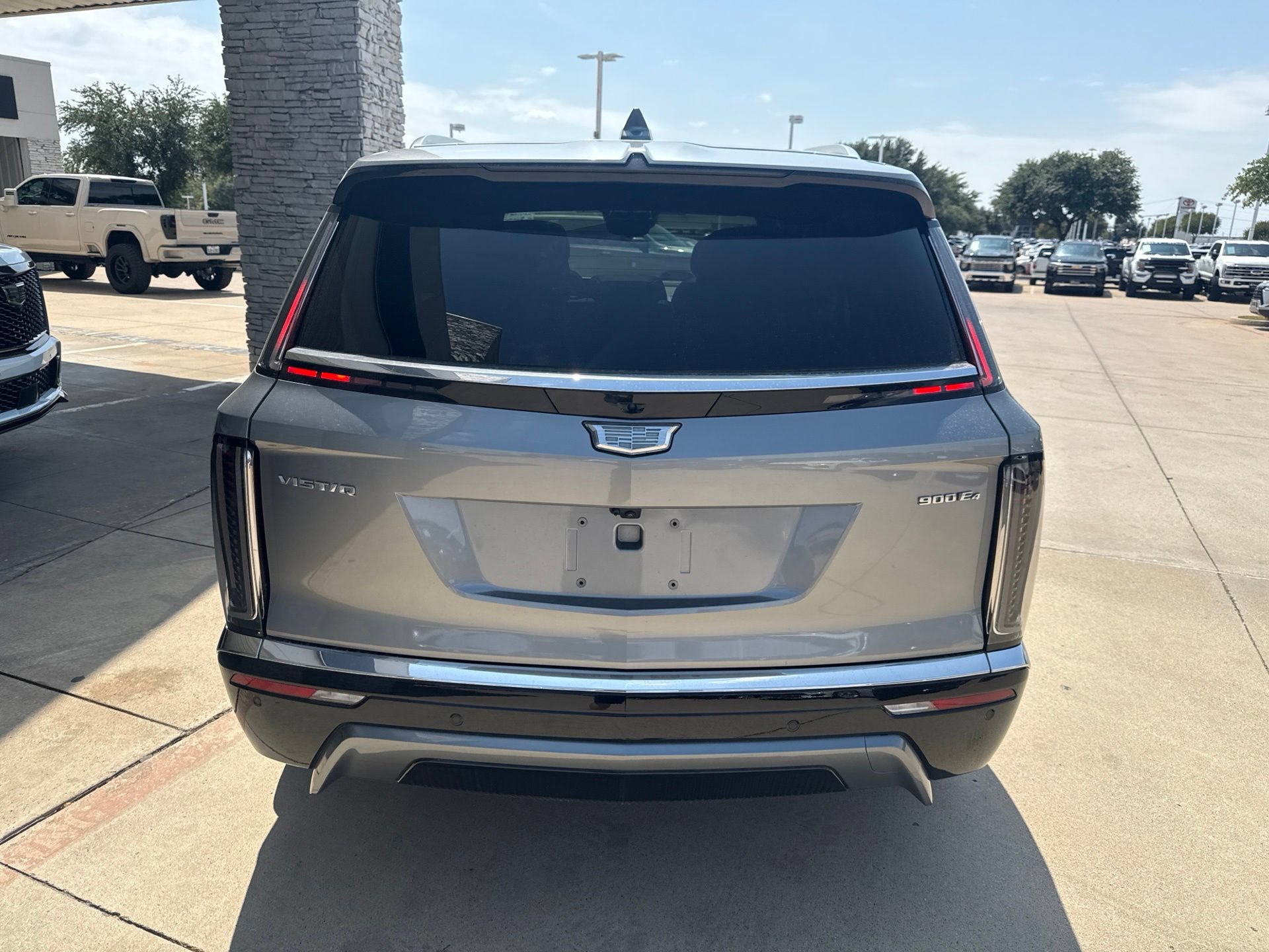 Used 2026 Cadillac Vistiq Luxury AWD/4WD image 4