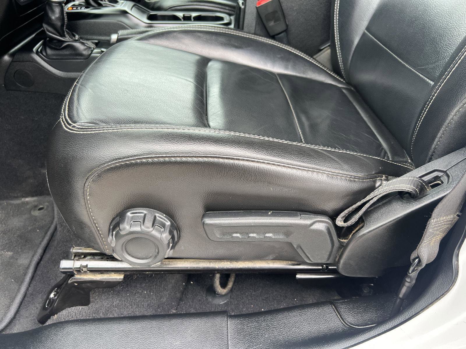 Used 2018 Jeep Wrangler Unlimited Sahara image 10