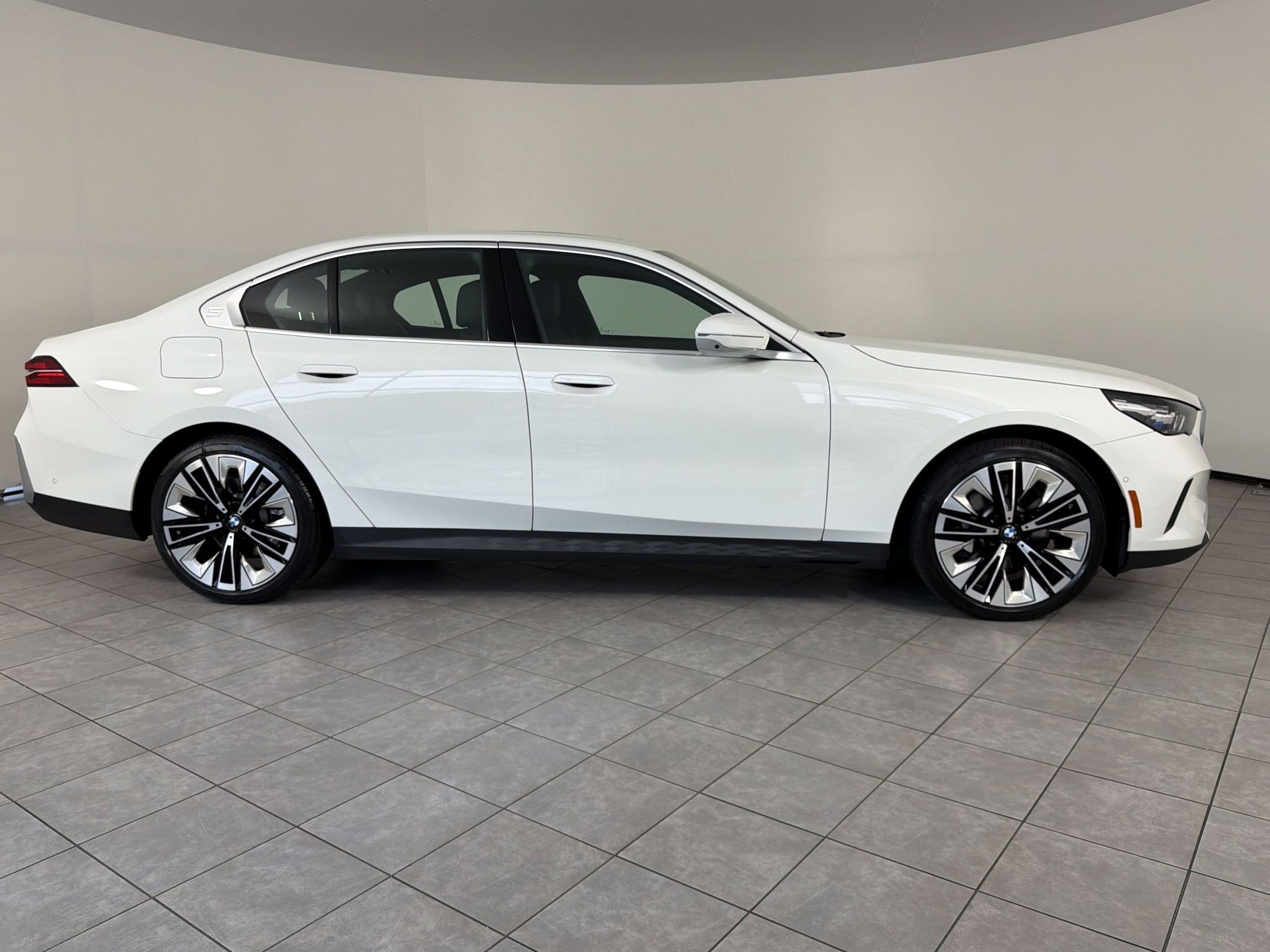 Used 2026 BMW 530i RWD image 8
