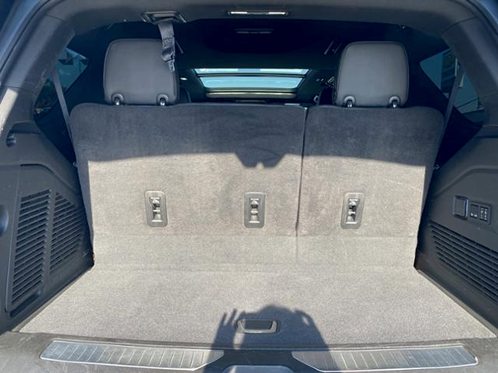 Used 2022 Chevrolet Tahoe High Country AWD/4WD image 16