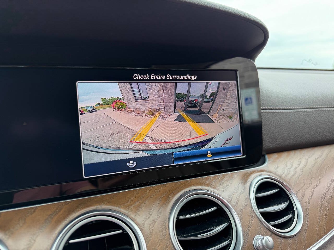 Used 2019 Mercedes-Benz E 300 4MATIC image 10