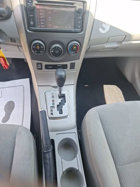 Used 2013 Toyota Corolla LE FWD image 15