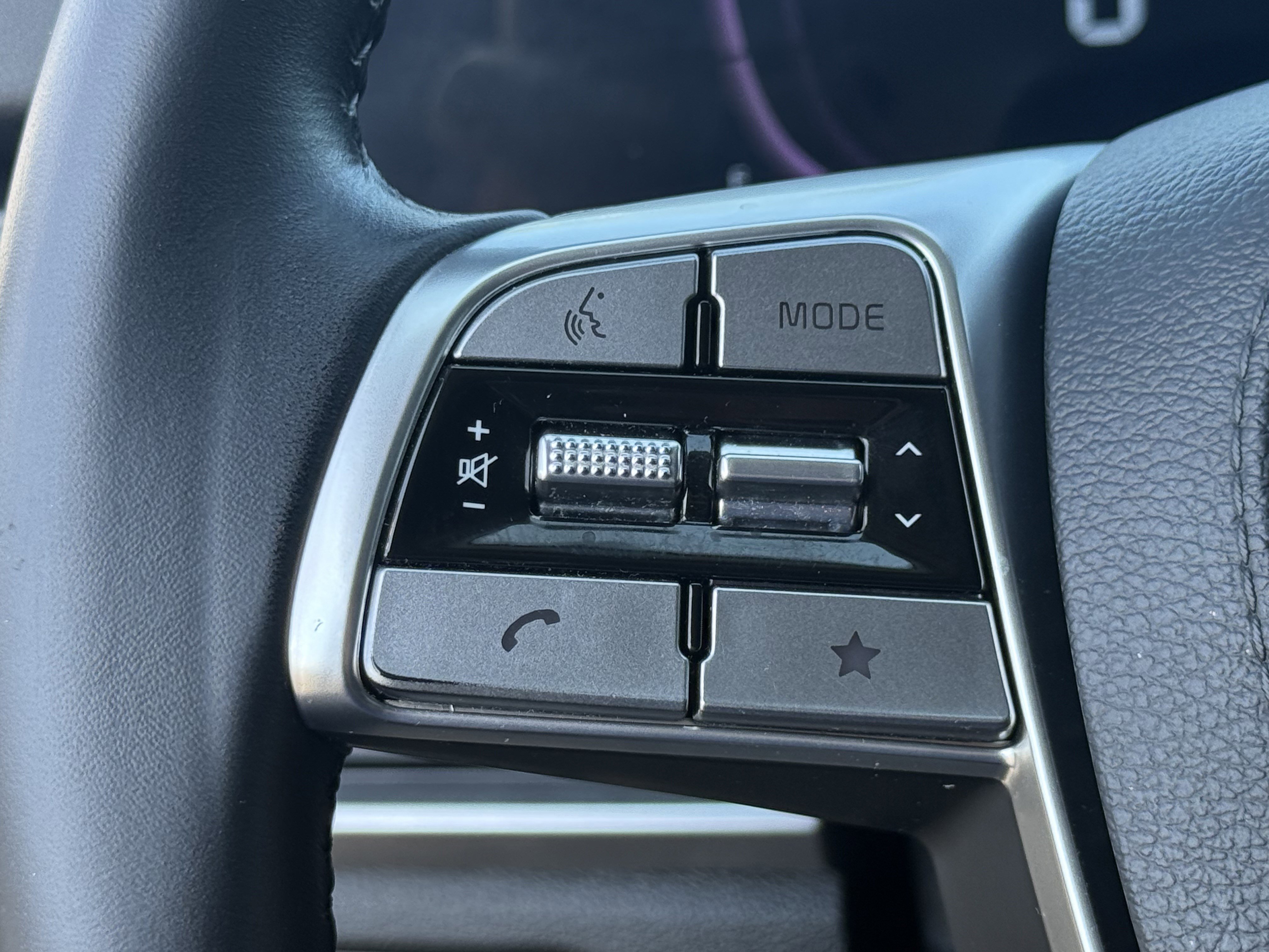 Certified 2025 Kia Telluride LX image 17