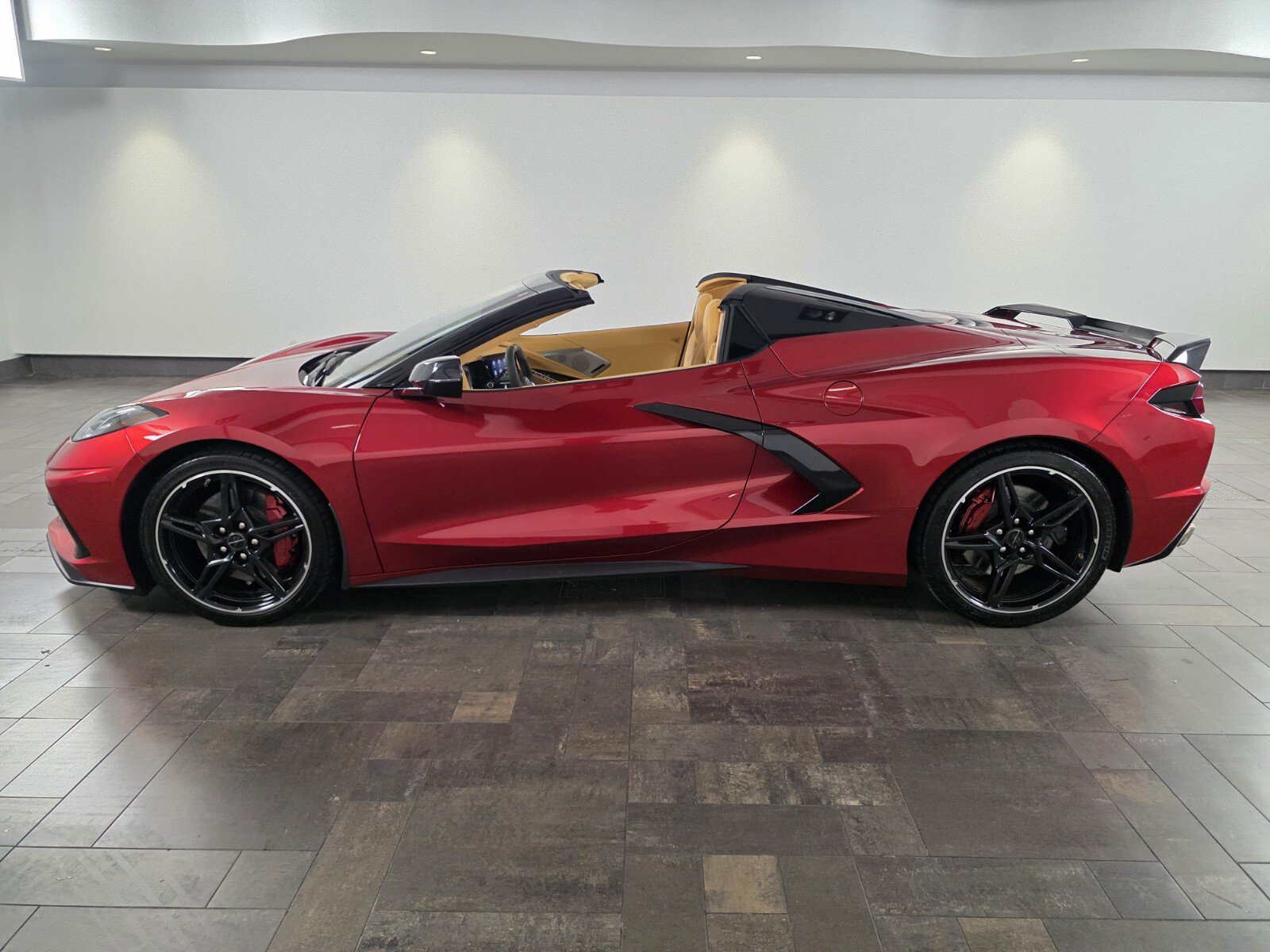 Used 2022 Chevrolet Corvette Stingray Premium Conv w/ Z51 Performance Package RWD image 3