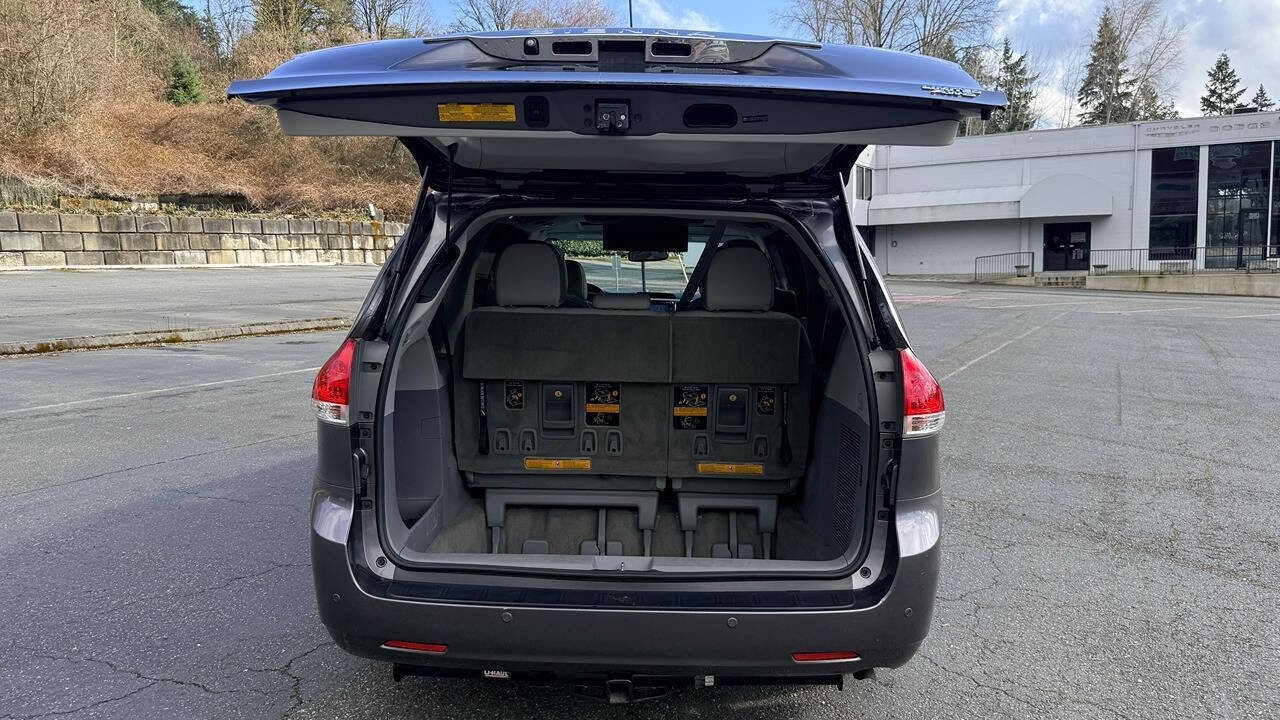 Used 2012 Toyota Sienna Limited w/ Premium Pkg image 10