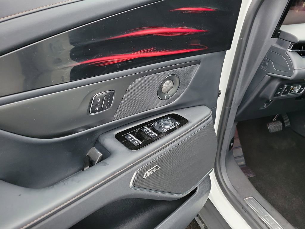 Certified 2024 Lincoln Nautilus Reserve w/ Equipment Group 202A image 19