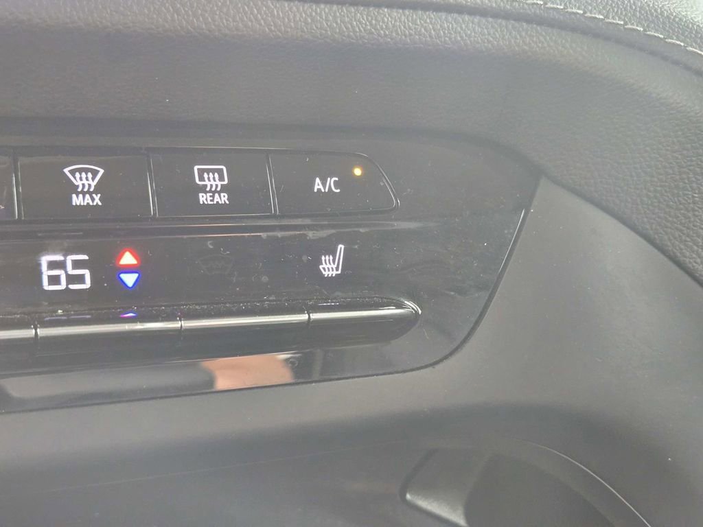 Used 2022 Buick Envision Essence w/ Technology Package I image 29