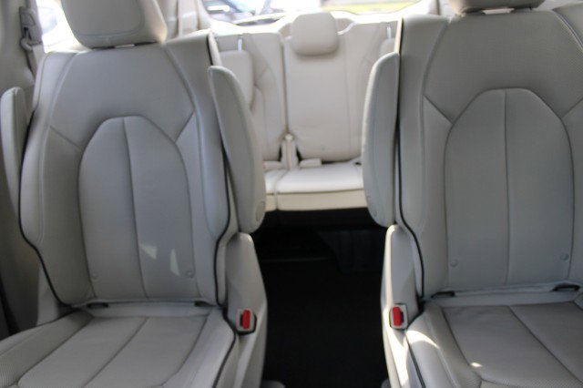 Used 2017 Chrysler Pacifica Platinum FWD image 20