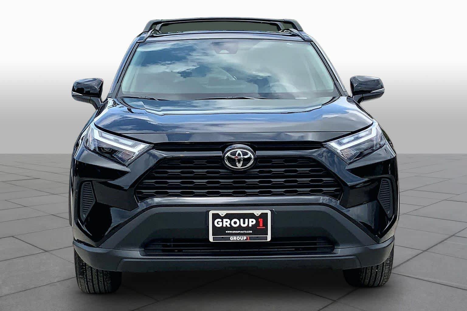 Used 2025 Toyota RAV4 XLE w/ Convenience Package FWD image 4