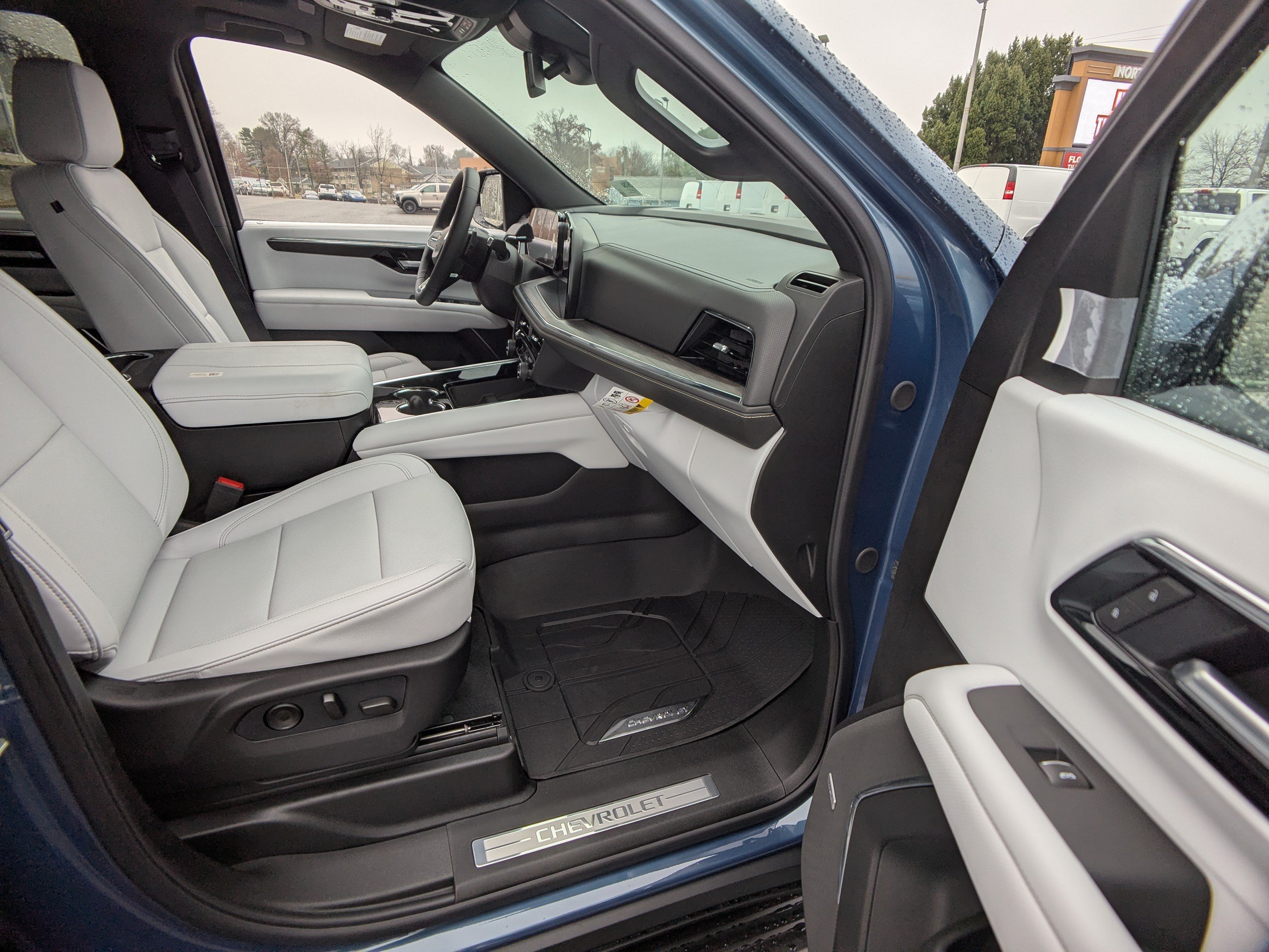New 2026 Chevrolet Suburban Premier w/ Sun And Tow Package AWD/4WD image 10