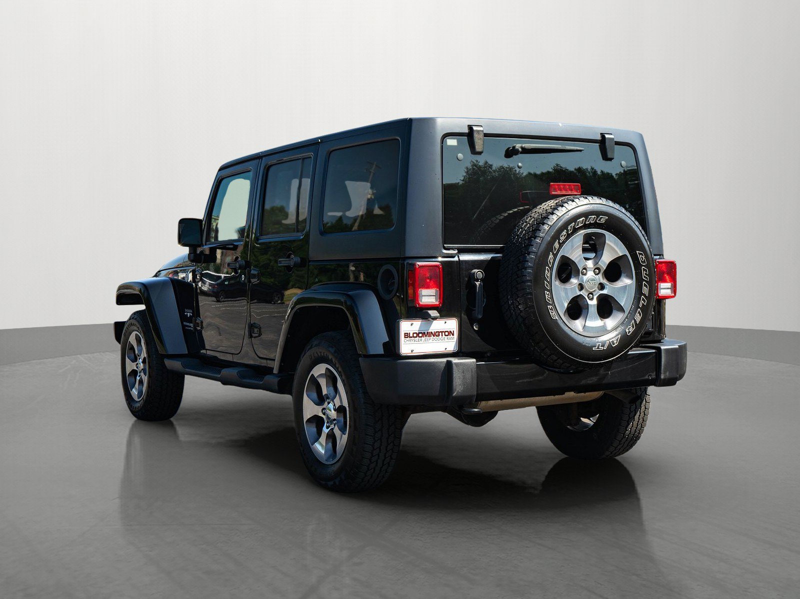 Used 2018 Jeep Wrangler Unlimited Sahara AWD/4WD image 5