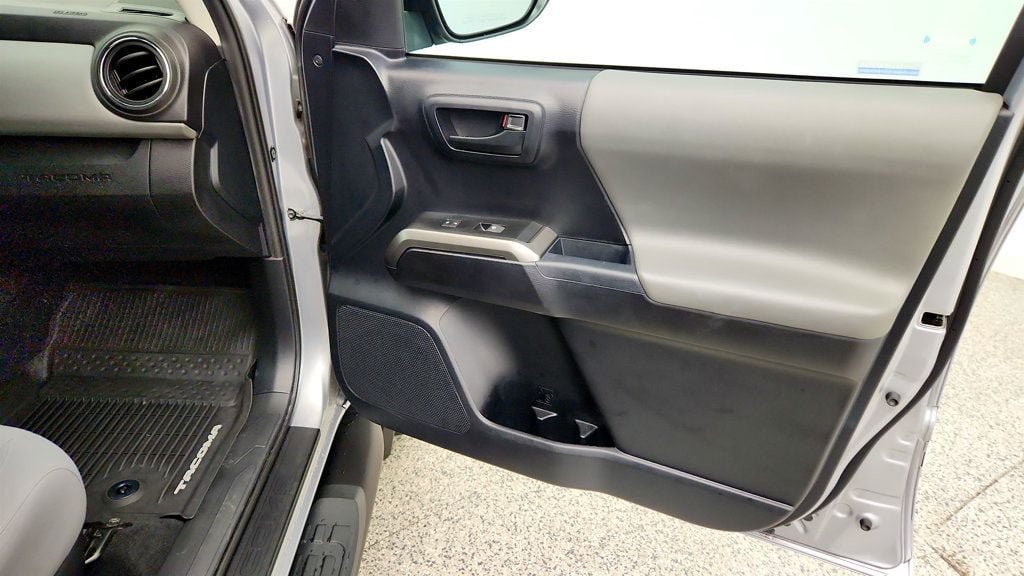 Used 2019 Toyota Tacoma SR5 AWD/4WD image 24