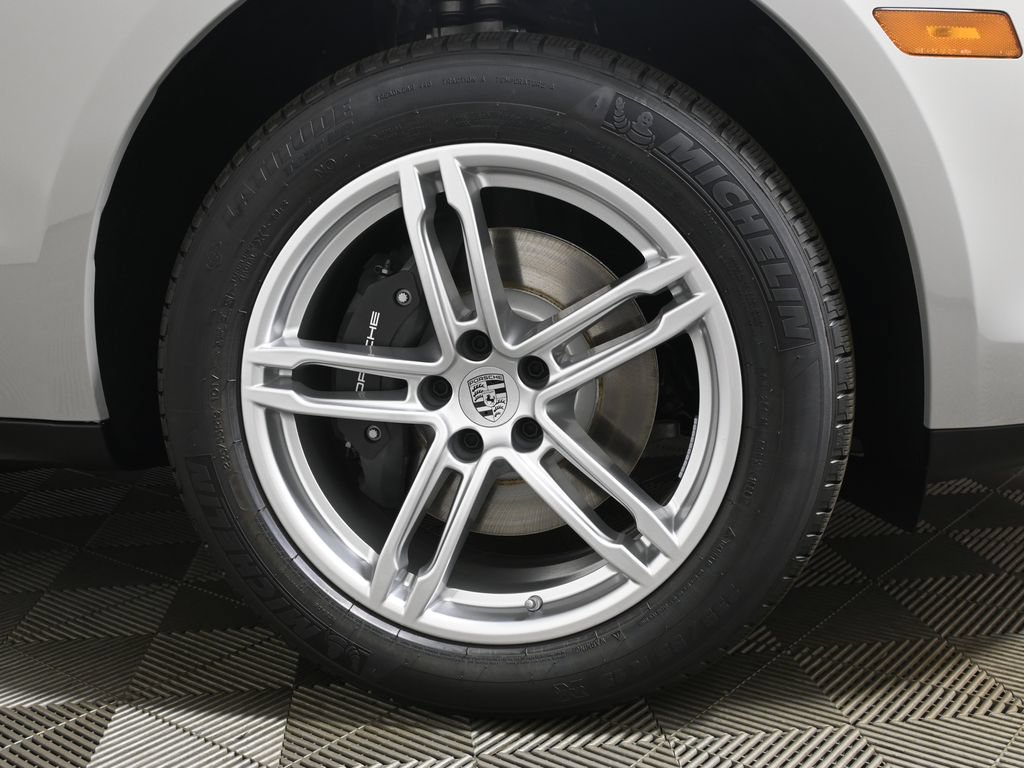 New 2026 Porsche Macan AWD/4WD image 12