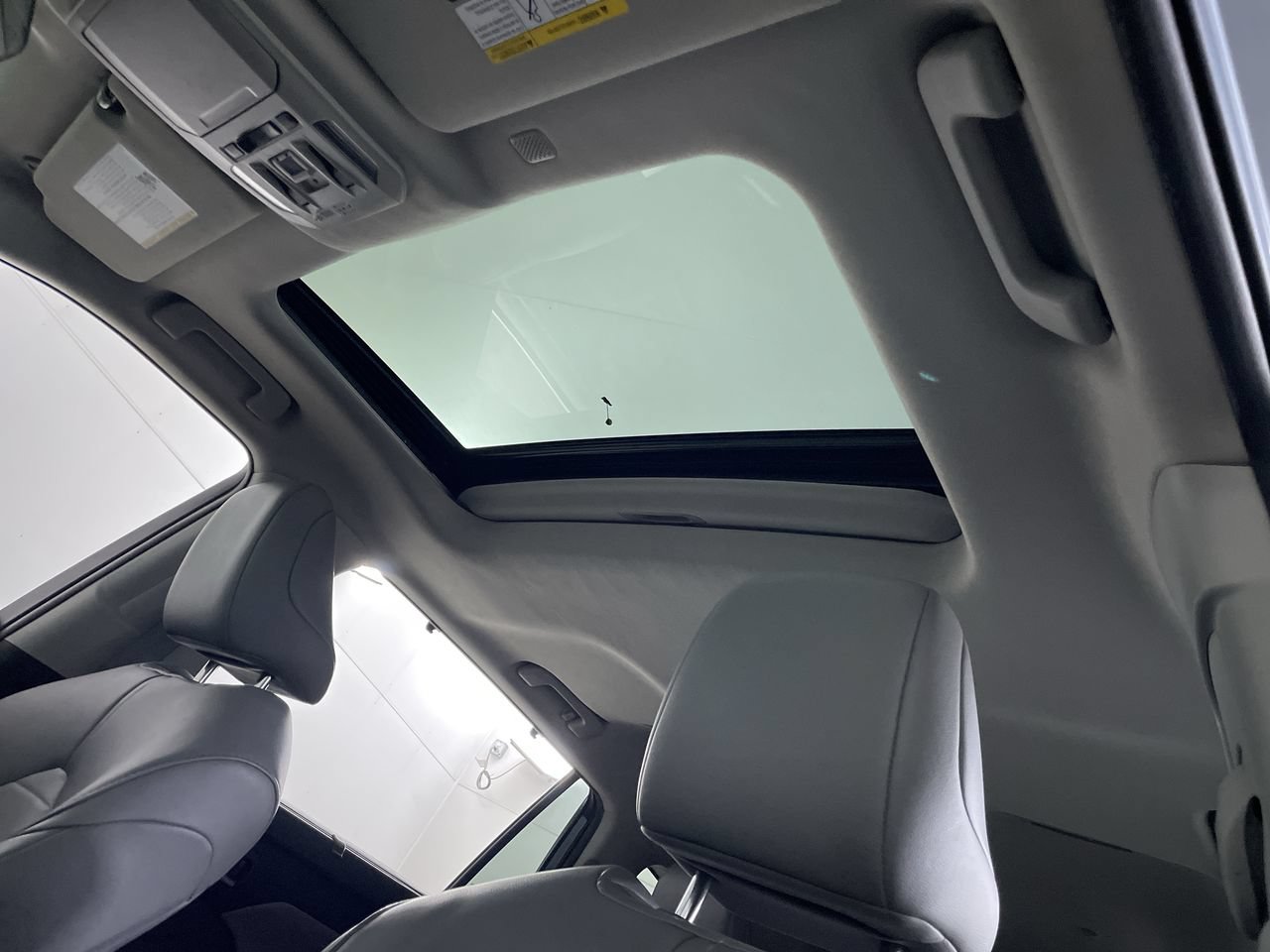 Used 2022 Toyota Highlander XLE AWD/4WD image 19