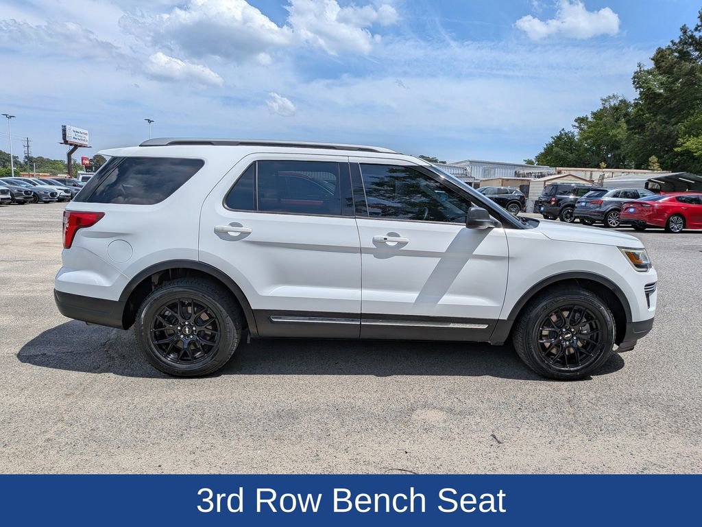 Used 2018 Ford Explorer XLT FWD image 3