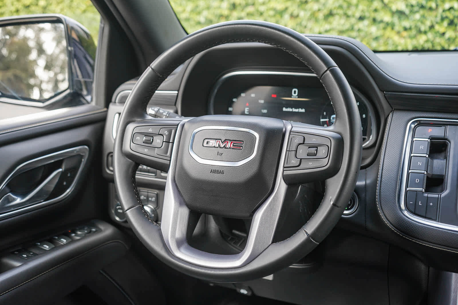 Used 2024 GMC Yukon SLT AWD/4WD image 15