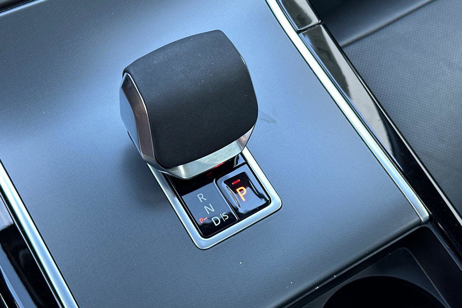 Used 2025 Land Rover Range Rover Velar Dynamic SE image 20