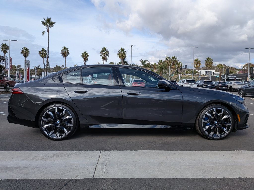 Used 2026 BMW i5 eDrive40 RWD image 3