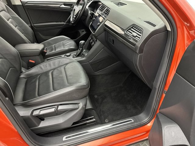 Used 2018 Volkswagen Tiguan SEL Premium w/ 3rd Row Seat Package AWD/4WD image 26