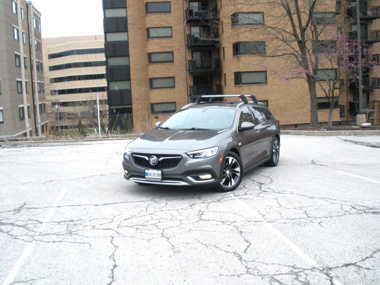 Used 2019 Buick Regal Essence w/ Driver Confidence Package I image 17