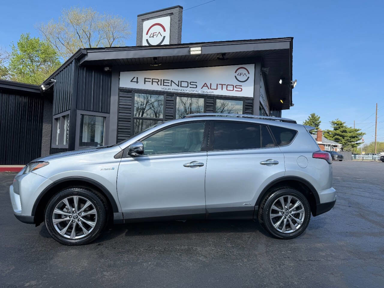 Used 2016 Toyota RAV4 Limited w/ Advanced Technology Package image 4