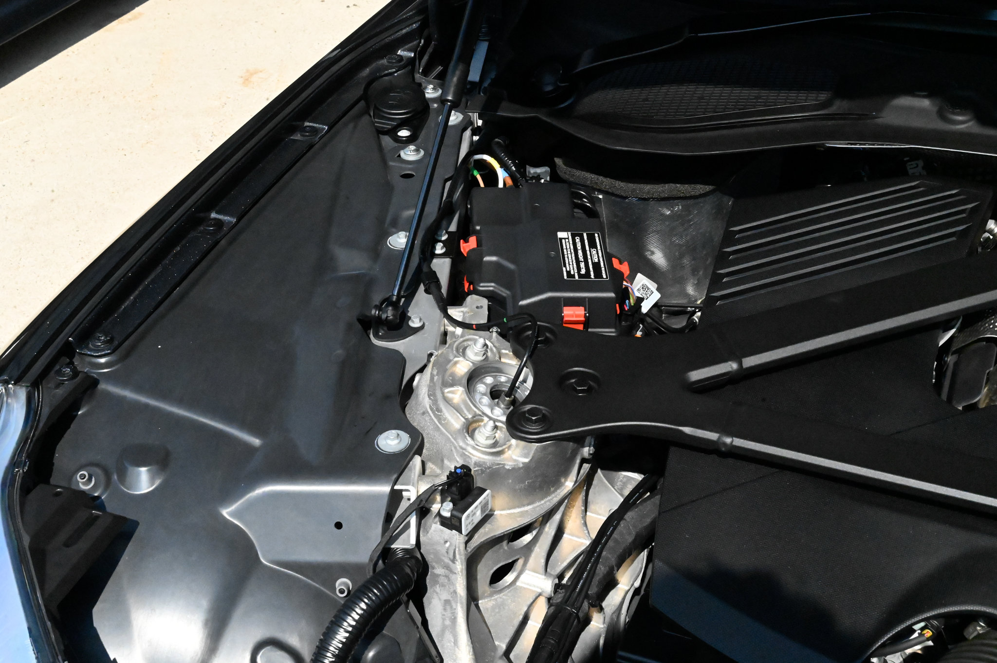 Used 2024 Aston Martin DB12 Coupe RWD image 32