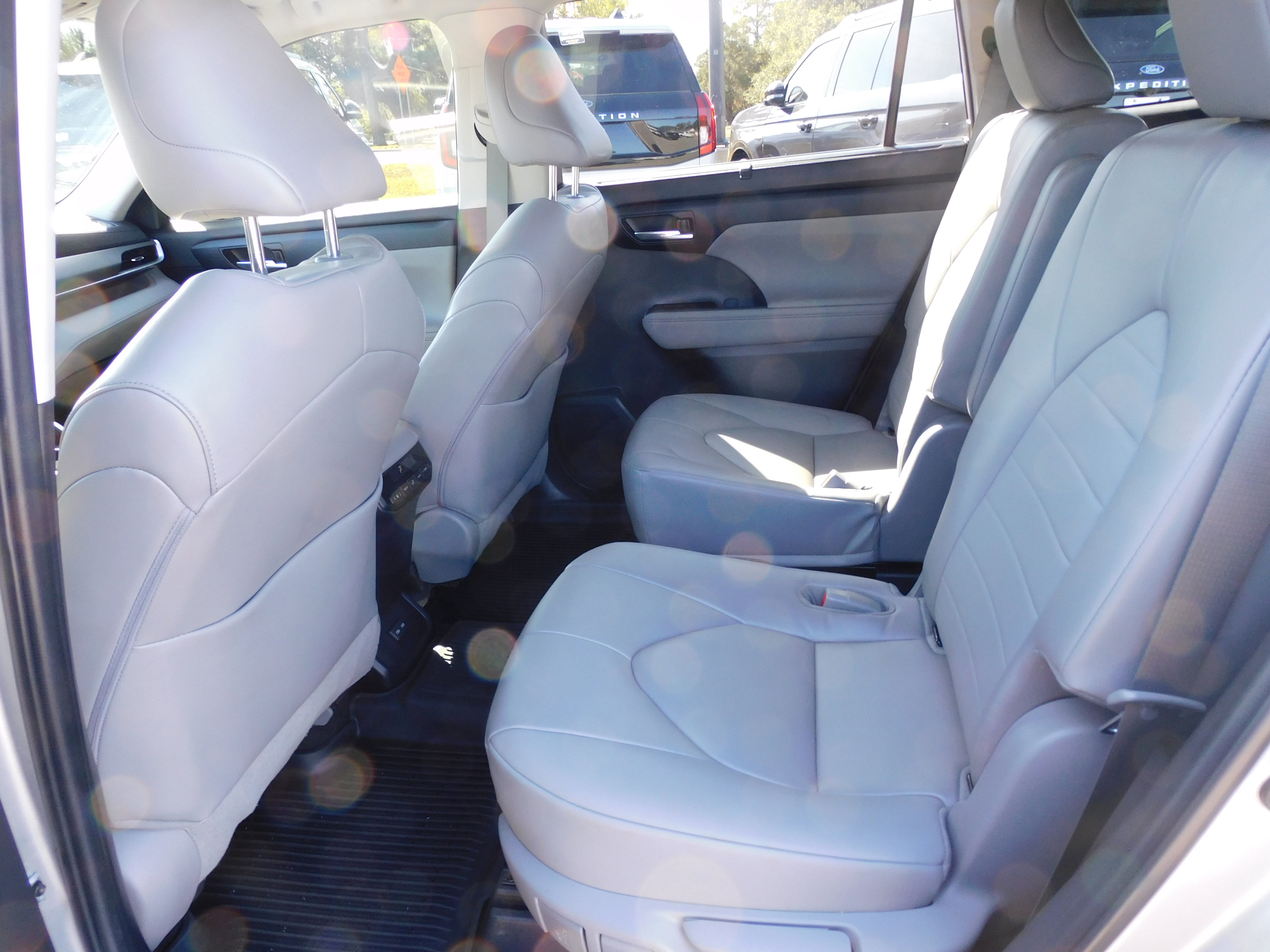 Used 2023 Toyota Highlander XLE image 13