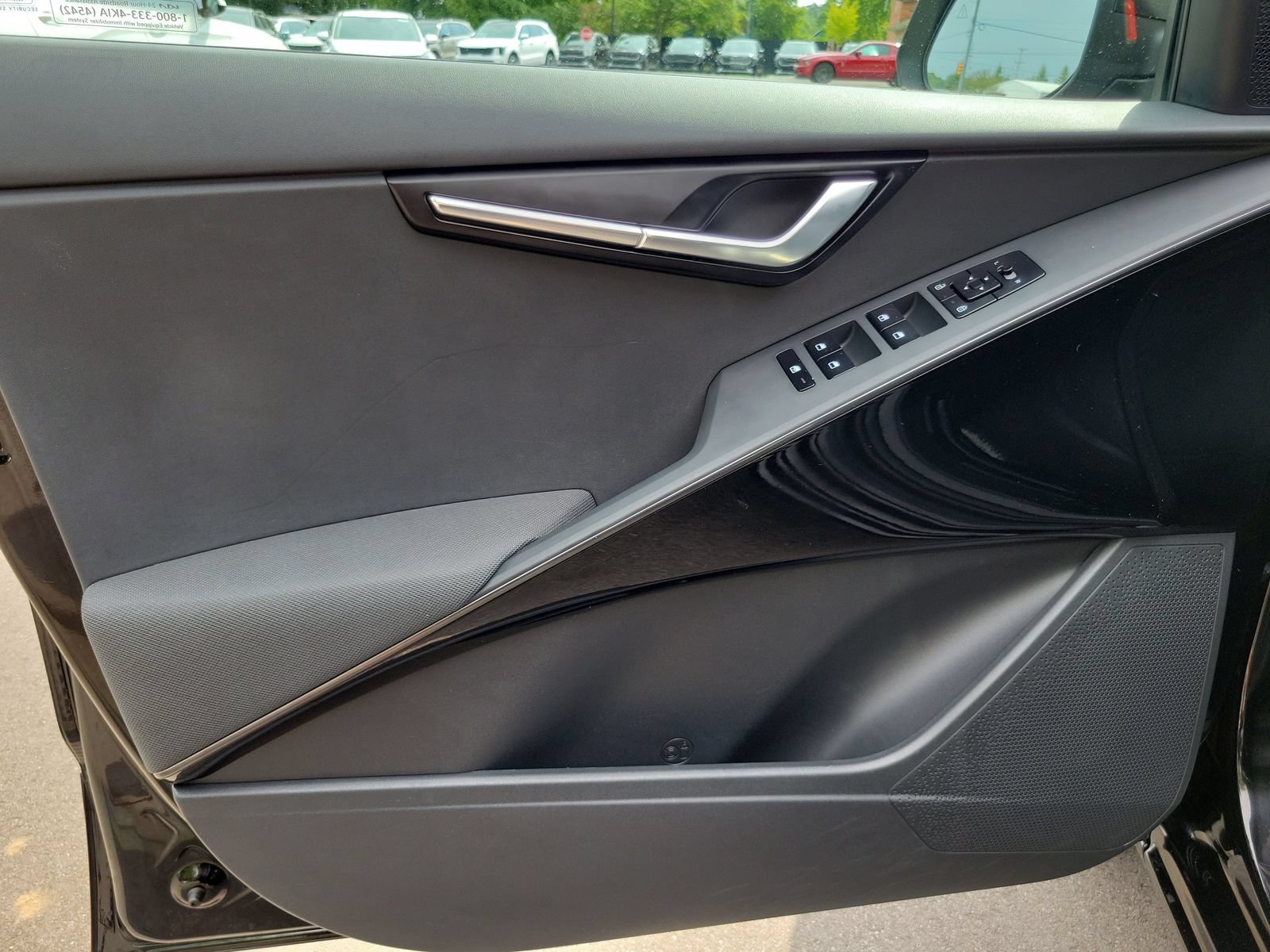 Certified 2024 Kia Niro EX FWD image 7
