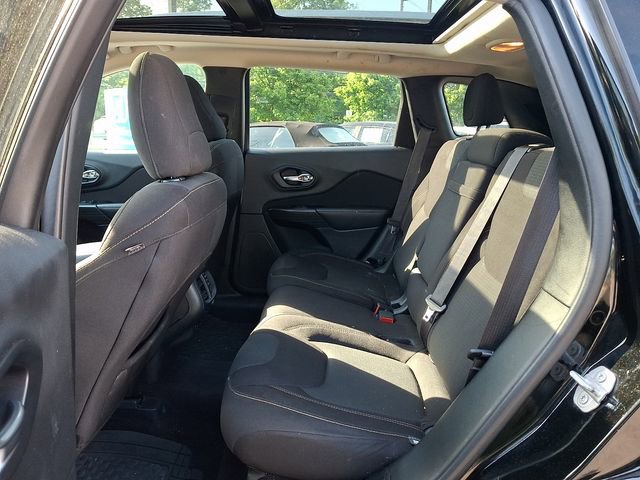 Used 2017 Jeep Cherokee Latitude w/ Comfort/Convenience Group AWD/4WD image 11