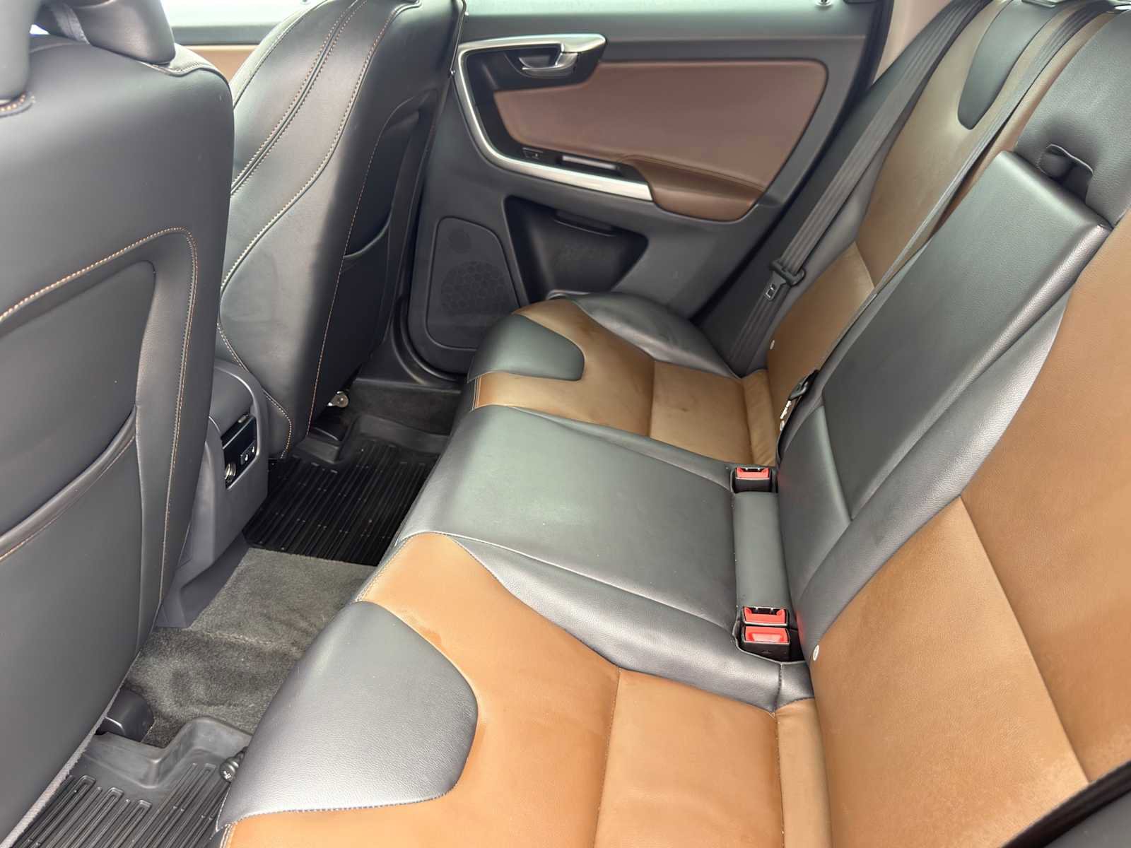 Used 2017 Volvo XC60 T5 Dynamic w/ Preferred Option Package AWD/4WD image 25