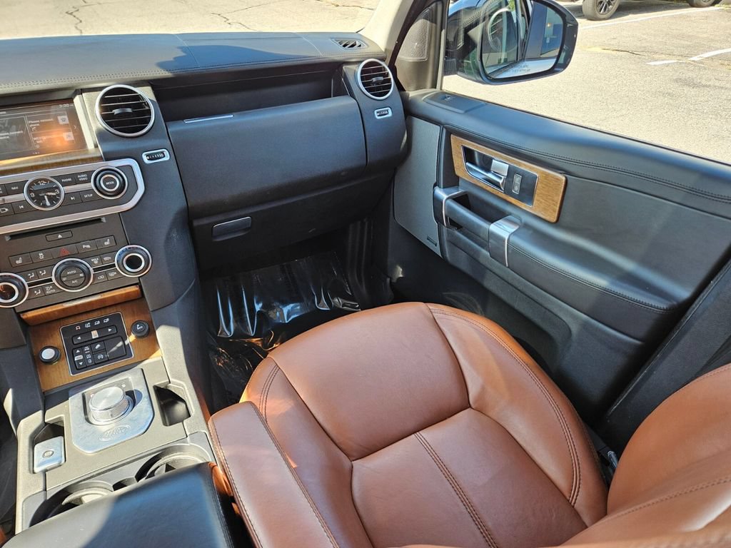 Used 2016 Land Rover LR4 HSE LUX AWD/4WD image 15