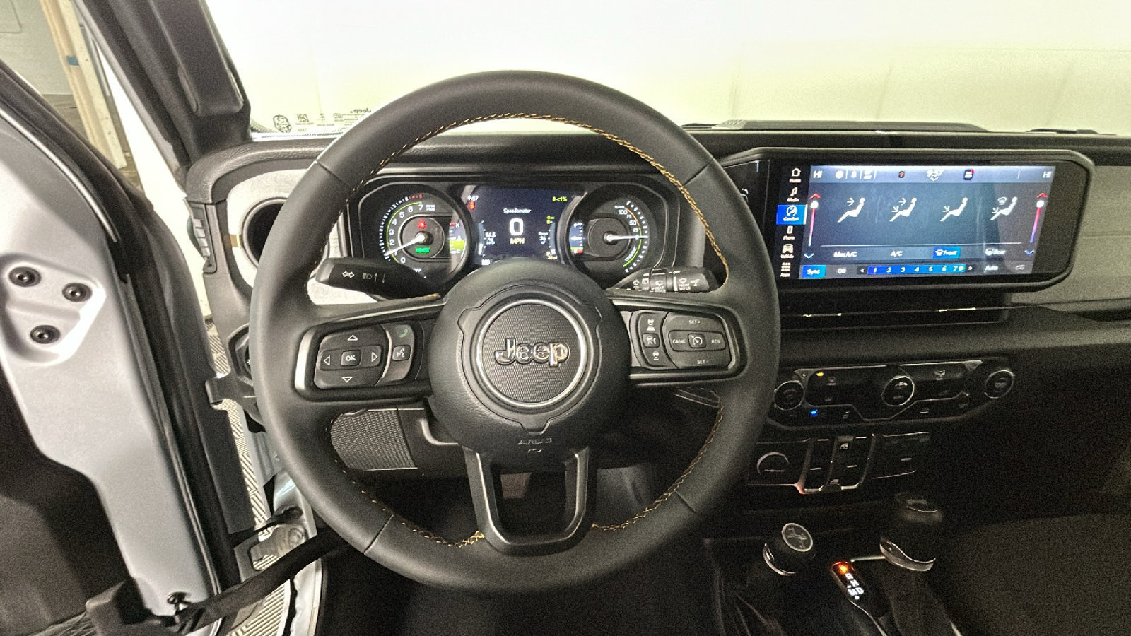 Used 2024 Jeep Wrangler Unlimited w/ Technology Group AWD/4WD image 17