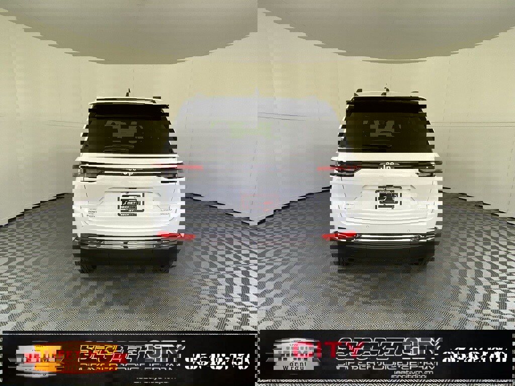 New 2026 Jeep Grand Cherokee Laredo X image 6