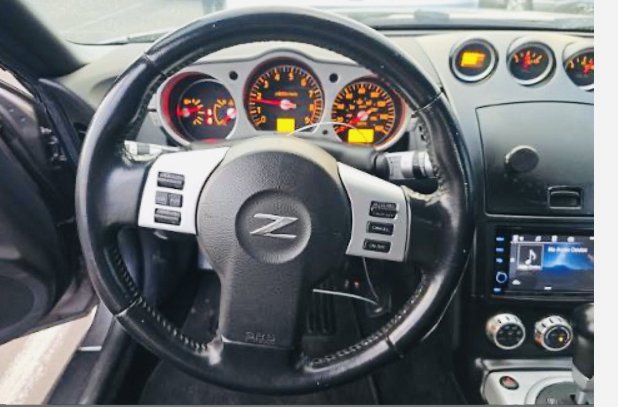 Used 2009 Nissan 350Z Touring RWD image 23