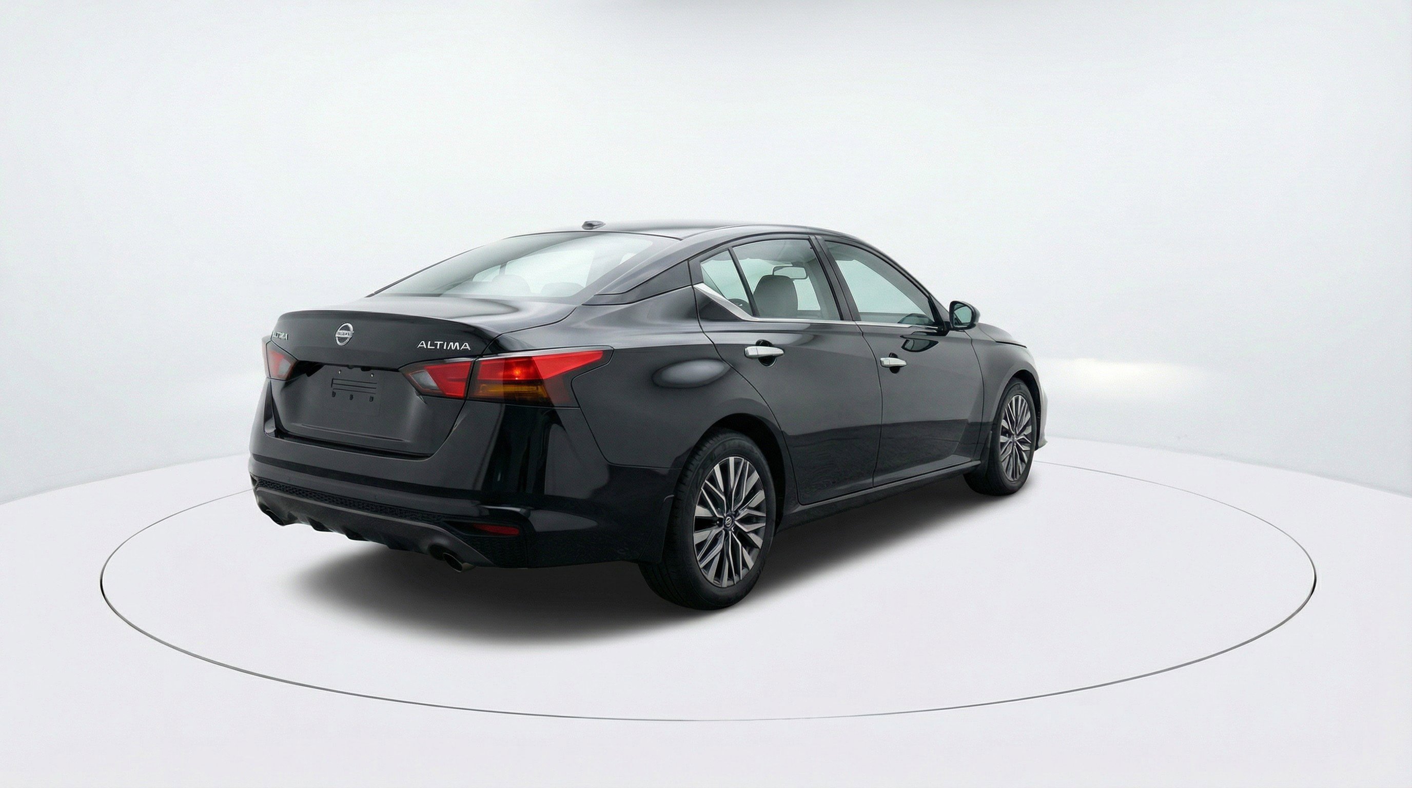 Used 2025 Nissan Altima 2.5 SV FWD image 9
