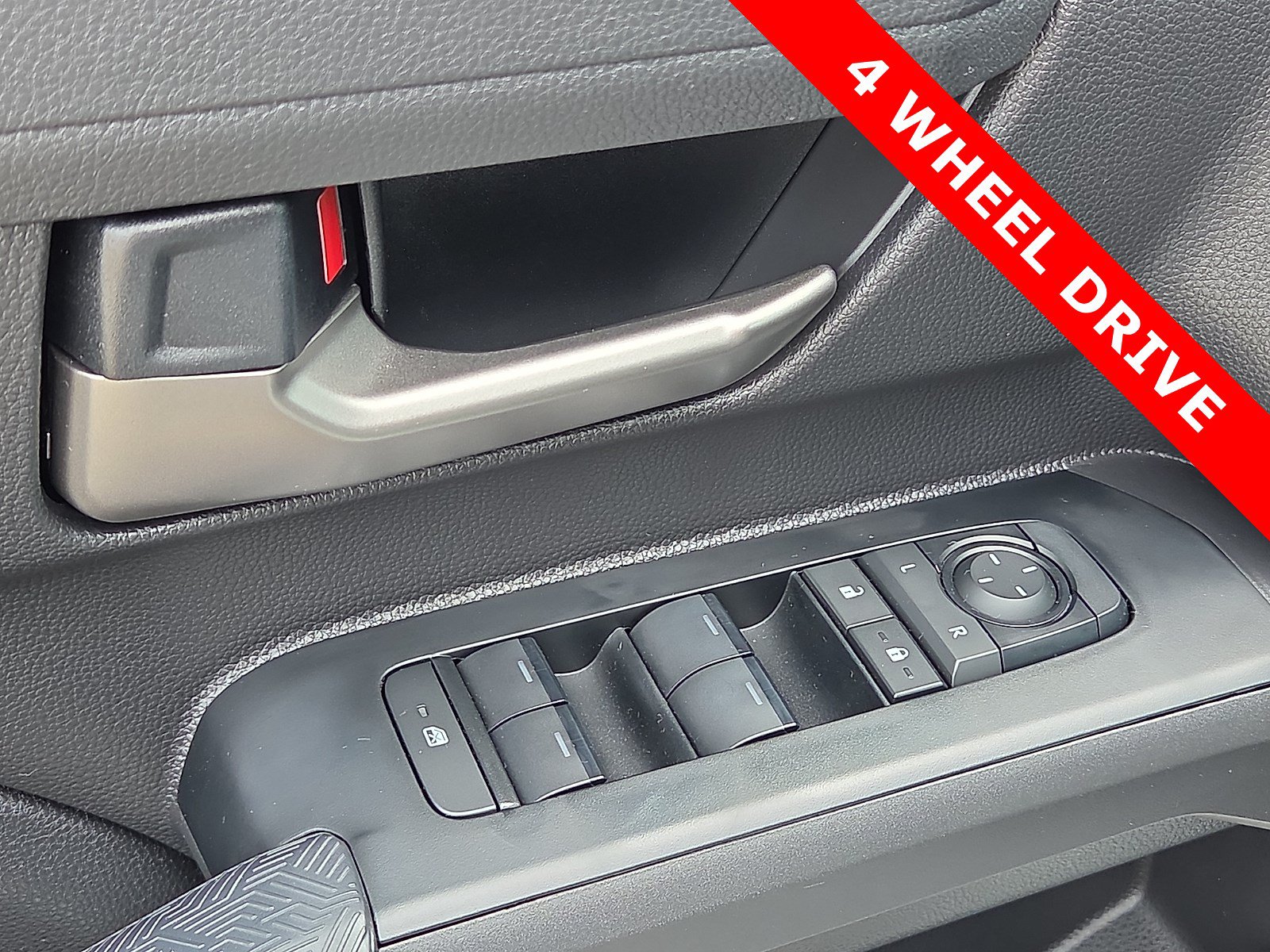 Used 2025 Toyota Tacoma TRD Sport AWD/4WD image 13