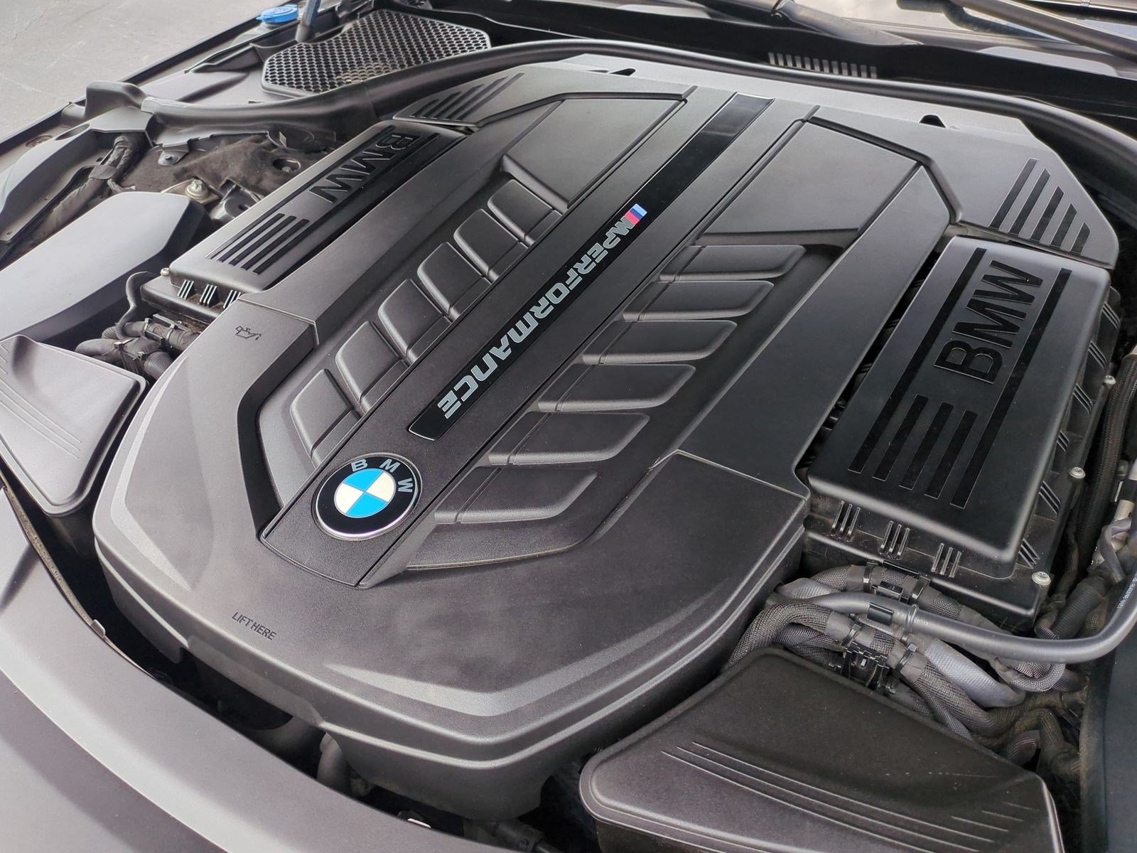 Used 2022 BMW M760i xDrive AWD/4WD image 36
