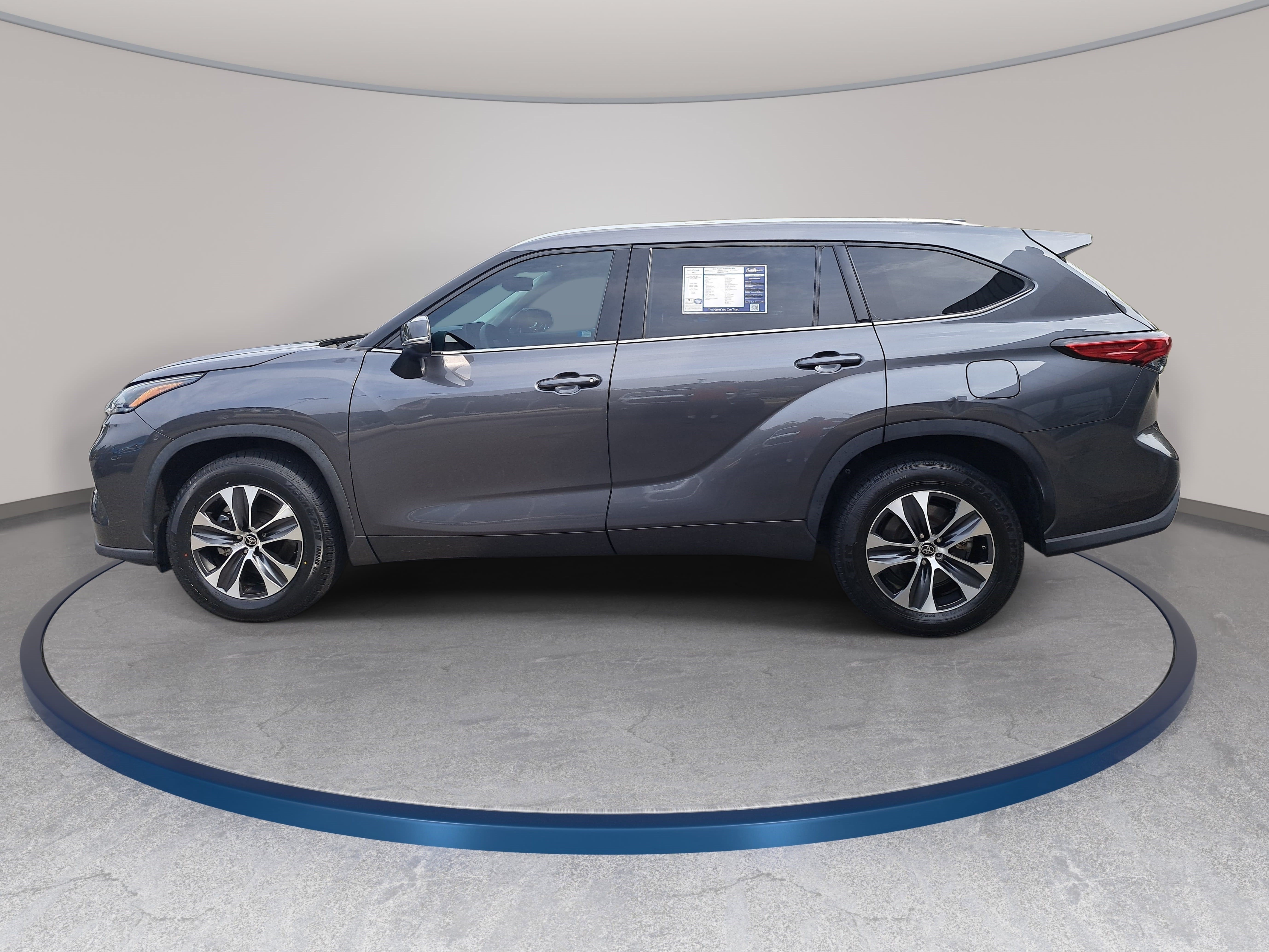 Used 2021 Toyota Highlander XLE FWD image 8