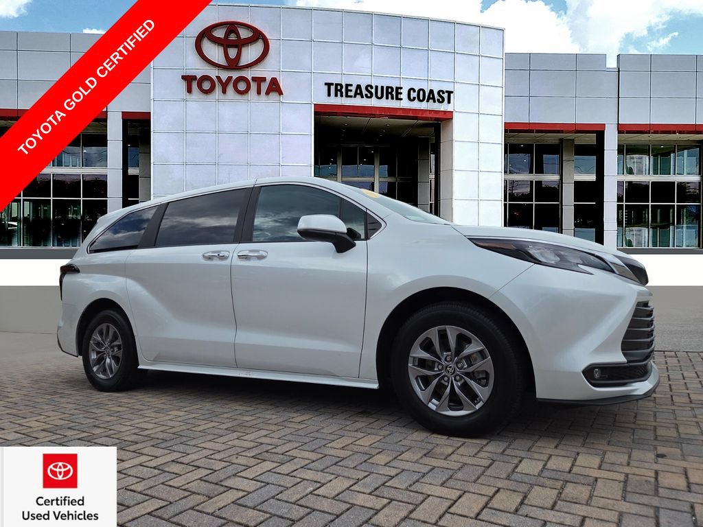 Certified 2025 Toyota Sienna XLE FWD image 1