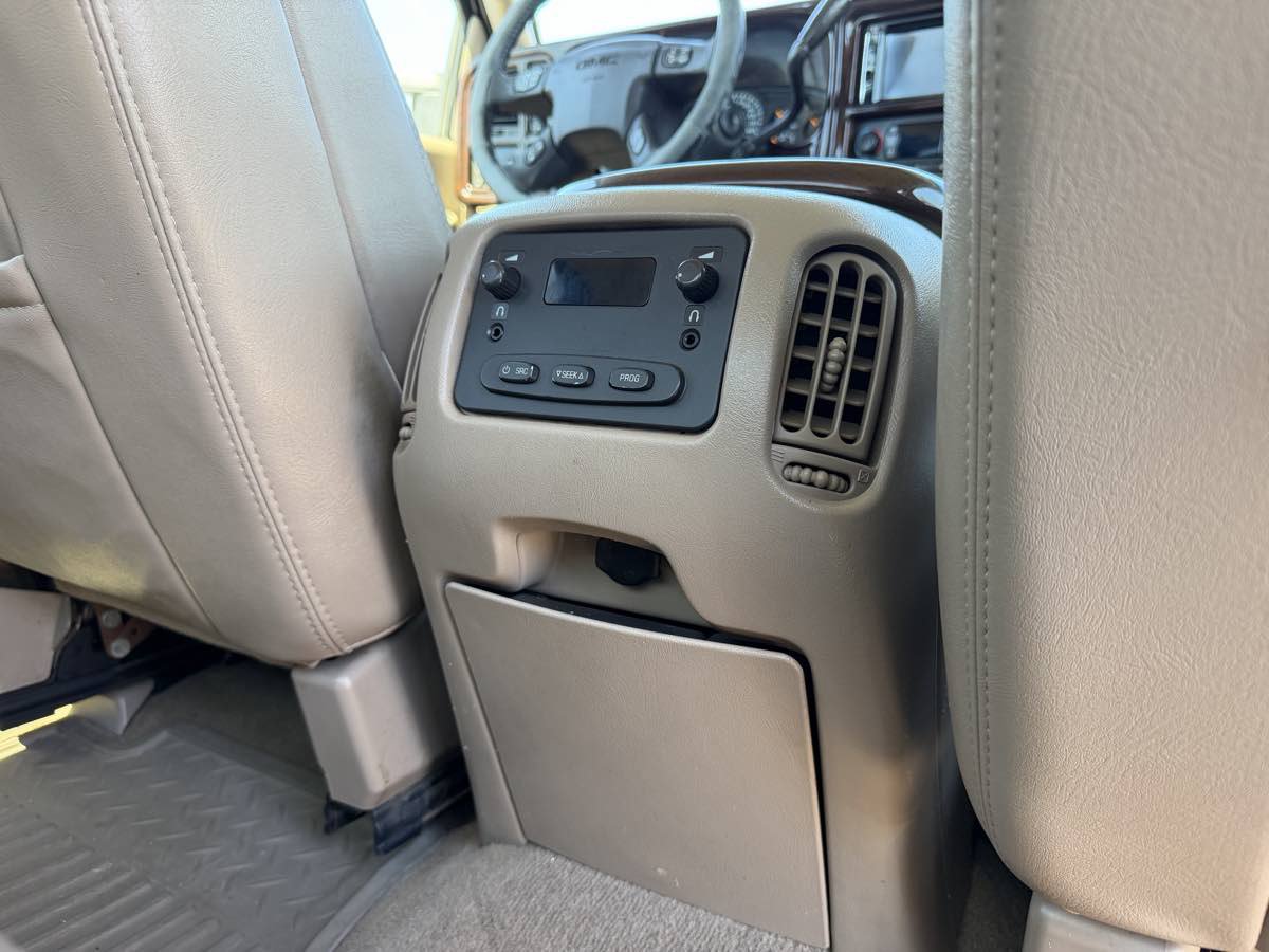 Used 2005 GMC Sierra 3500 SLT w/ Heavy-Duty Power Package AWD/4WD image 18