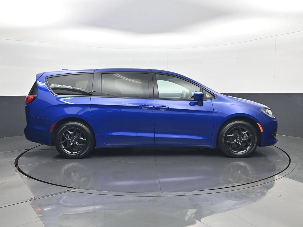 Used 2019 Chrysler Pacifica Touring Plus w/ S Appearance Package FWD image 5