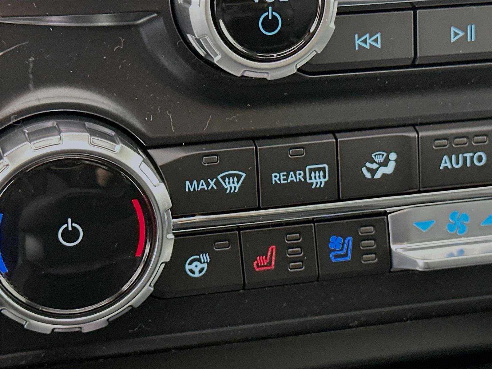 New 2026 Ford F250 Lariat w/ Black Appearance Package image 23