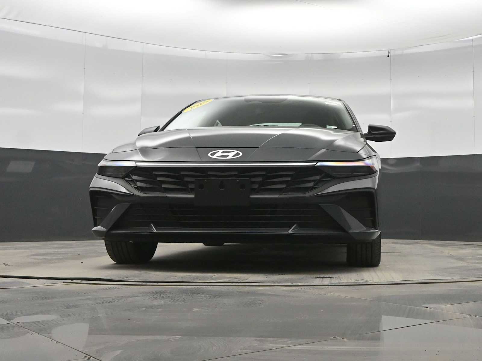 Certified 2025 Hyundai Elantra Sport image 33